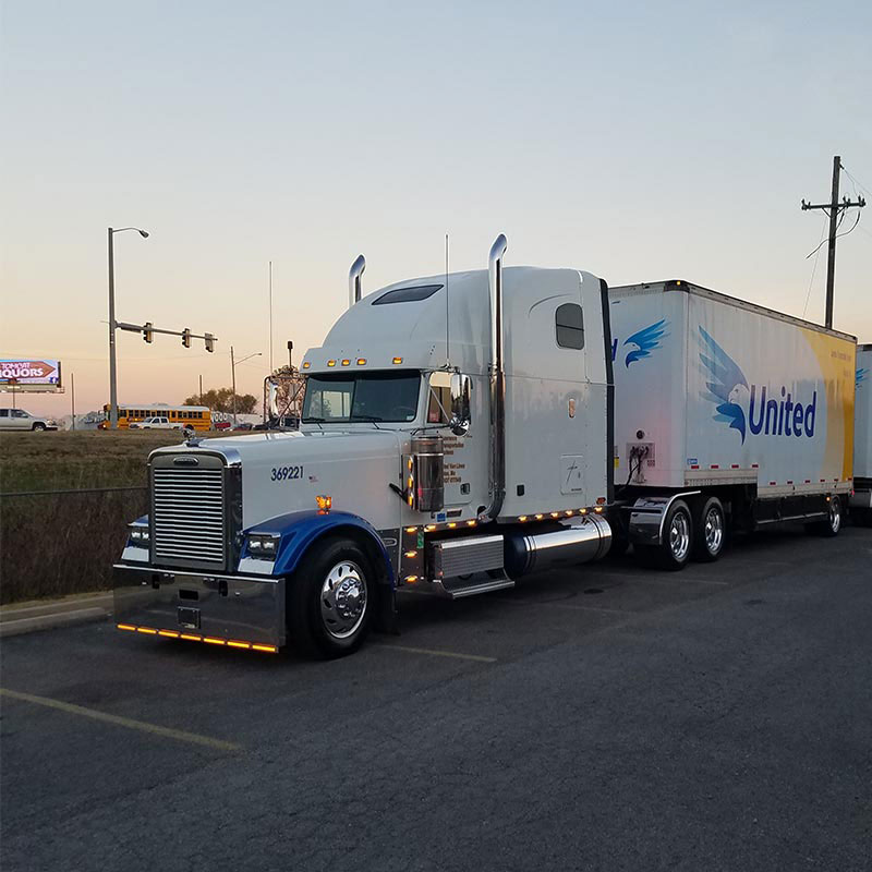 United Van Lines Pup Trailer.